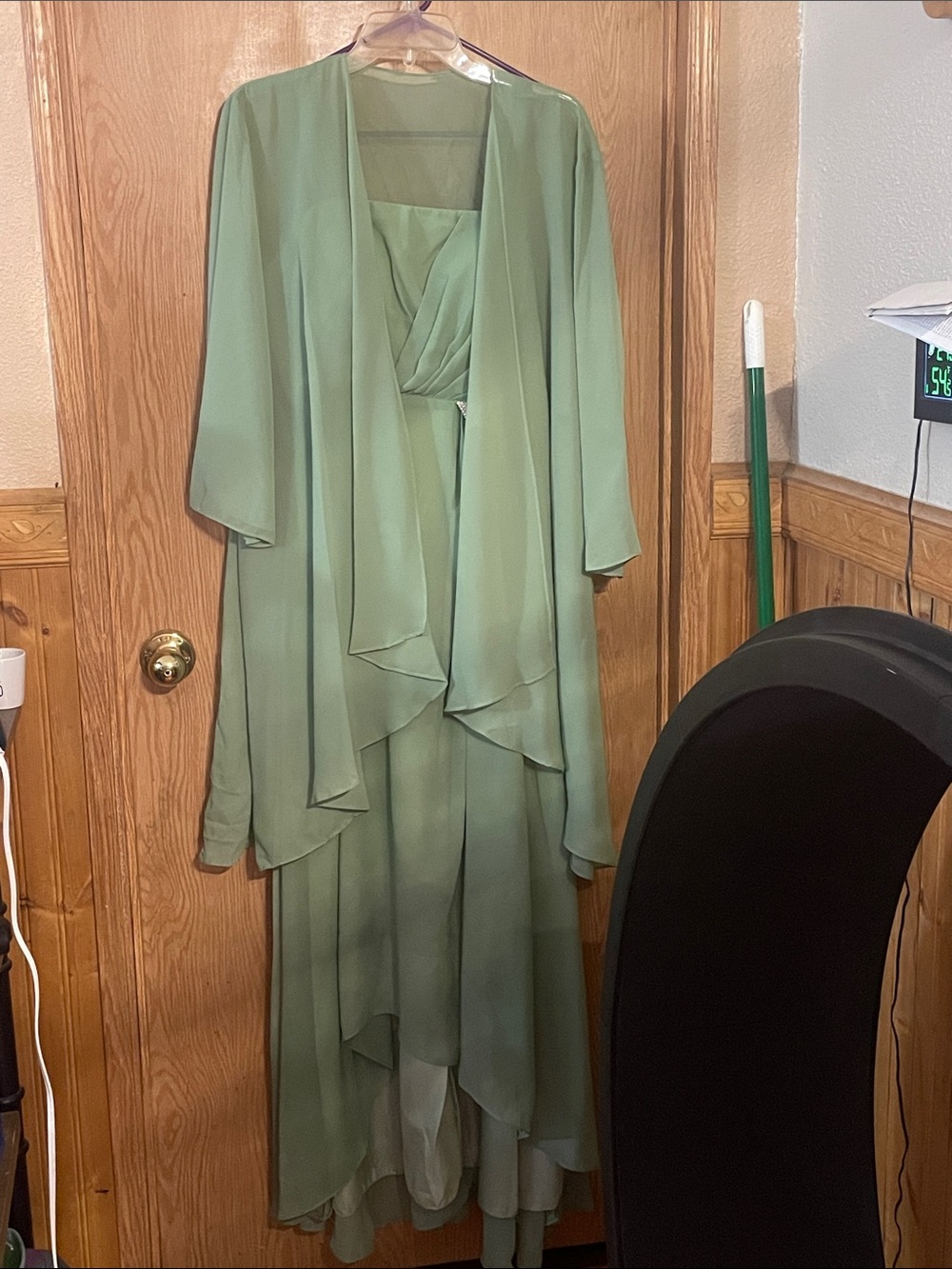 Elegant Sage Green Lace-Up Evening Dress